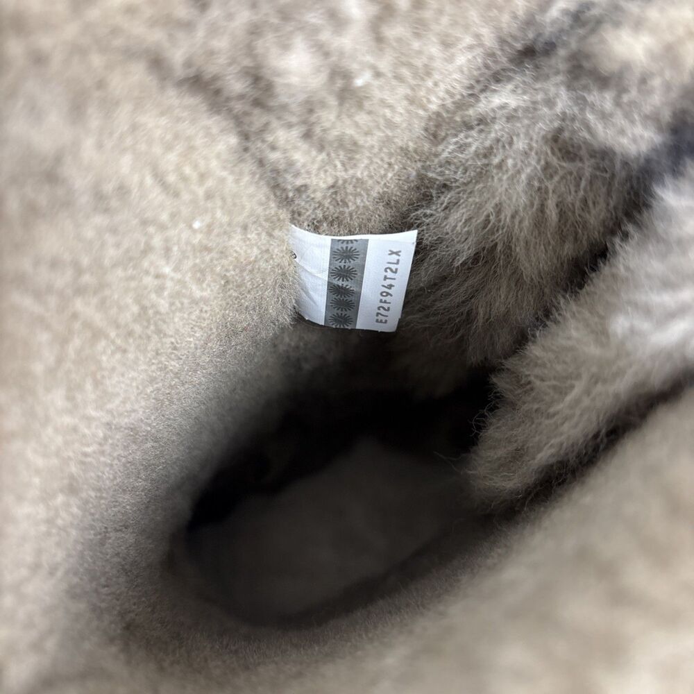 Womens UGG Boots Sz 9 Bailey Bow  Short ALP Antelope Green Suede Boho Festival - Picture 12 of 16